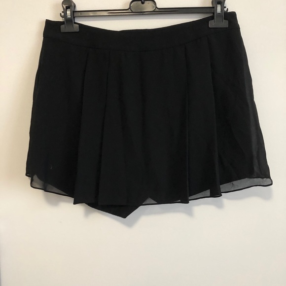 Black mini skort - Picture 2 of 3